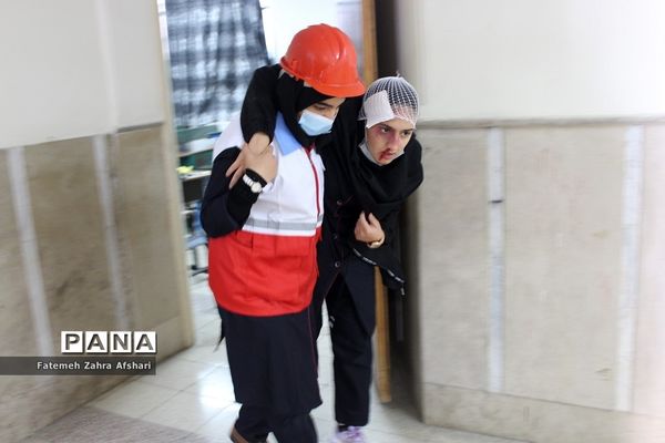 رزمایش استانی پدافند غیرعامل در مدرسه امامی سمنان