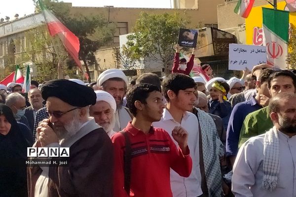 اعلام انزجار مردم قم از عملیات تروریستی در شیراز