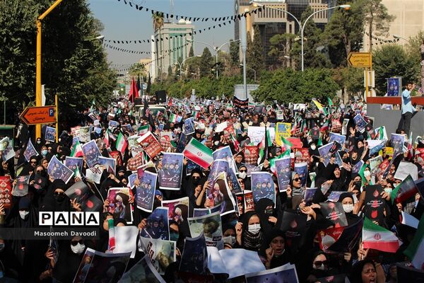 تشییع پیکر شهدای اقدام تروریستی حرم مطهر شاهچراغ (ع)