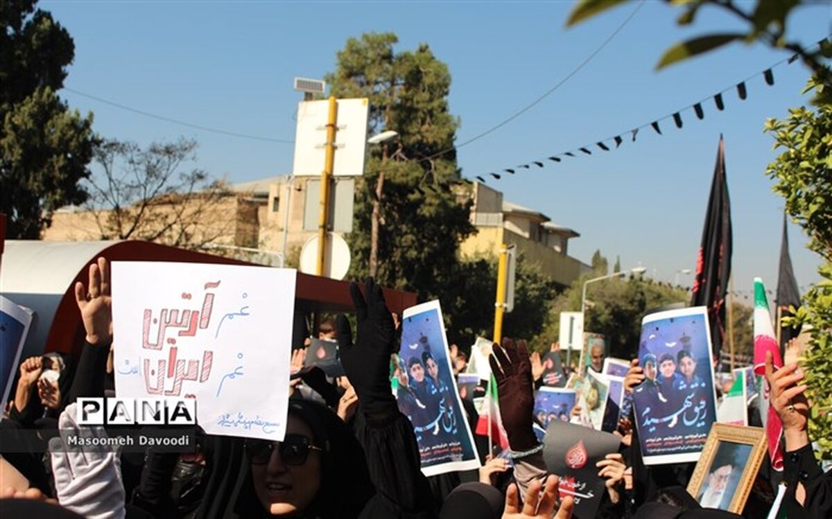 کودکان و نوجوانان شیرازی در محکومیت حمله تروریستی و شهادت دوستانشان سخن گفتند