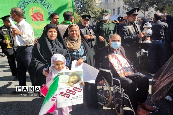 وداع مردم شیراز با پیکر شهدای حمله تروریستی  حرم مطهر شاهچراغ (ع)