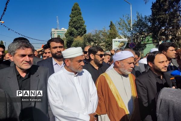 وداع مردم شیراز با پیکر شهدای حمله تروریستی  حرم مطهر شاهچراغ (ع)