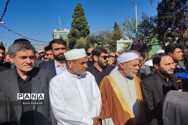 وداع مردم شیراز با پیکر شهدای حمله تروریستی  حرم مطهر شاهچراغ (ع)