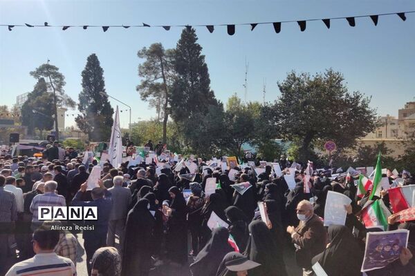 تشییع پیکر پاک شهدای اقدام کوردلانه تروریستان در شیراز