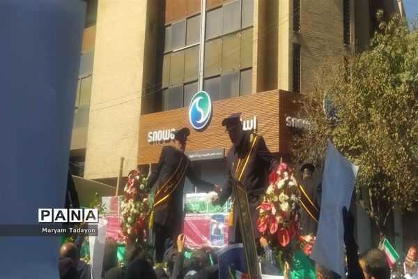 حضور کودکان و نوجوانان در تشییع پیکر شهدای حمله تروریستی در شیراز