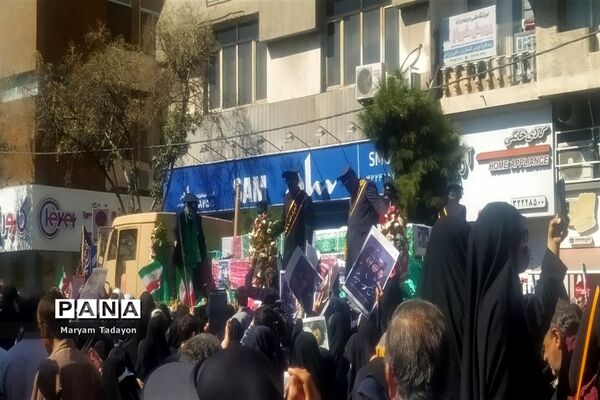 حضور کودکان و نوجوانان در تشییع پیکر شهدای حمله تروریستی در شیراز