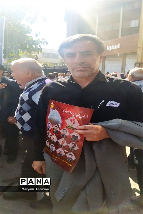 حضور کودکان و نوجوانان در تشییع پیکر شهدای حمله تروریستی در شیراز