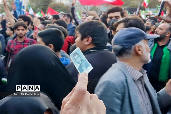 طواف شهدای حمله تروریستی شاه چراغ، به دور حریم منور رضوی و بر بالین مردم شهید پرور خراسانی