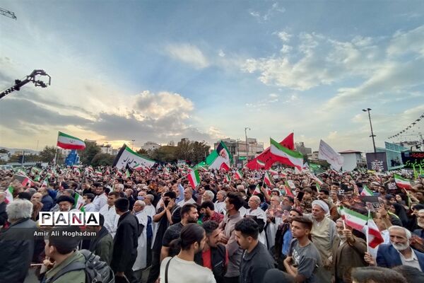 طواف شهدای حمله تروریستی شاه چراغ، به دور حریم منور رضوی و بر بالین مردم شهید پرور خراسانی
