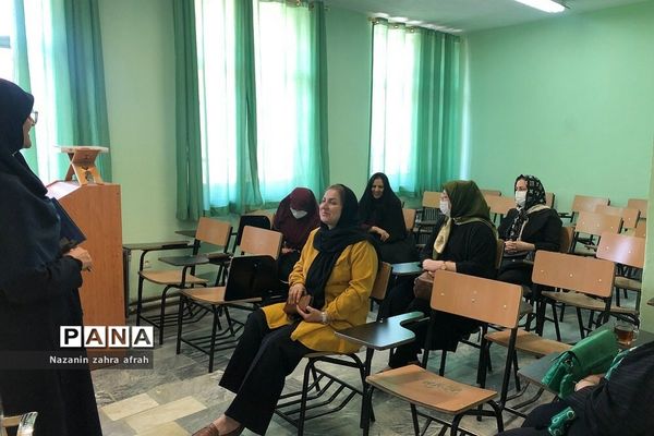برگزاری جلسه مهارت‌های زندگی در مدارس رودهن