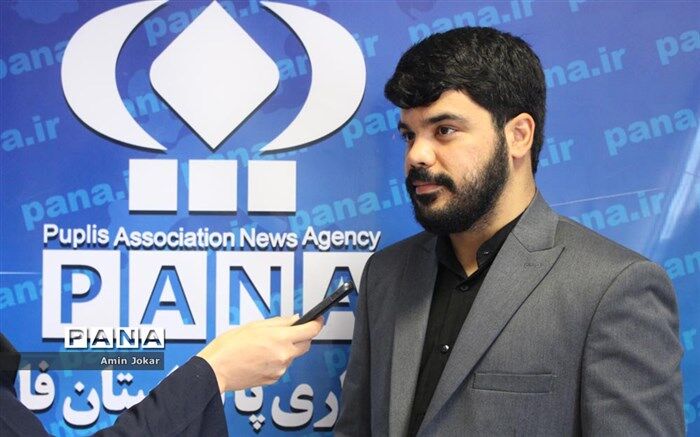 حضور گسترده نوجوانان شیرازی در مراسم تشییع دانش‌آموزان شهید