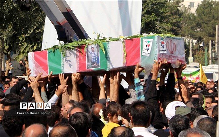 مراسم تشییع«شهید کمندی» در شهرستان بهارستان/ فیلم