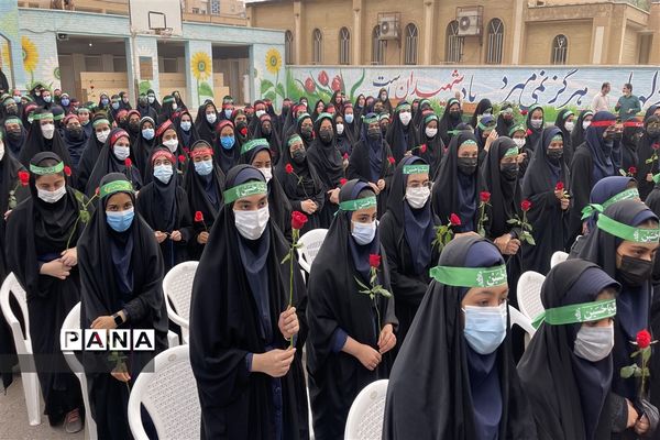 تشییع پیکر شهید‌گمنام همزمان با نواختن زنگ استانی استکبار‌ستیزی در دبیرستان شاهد رضوان