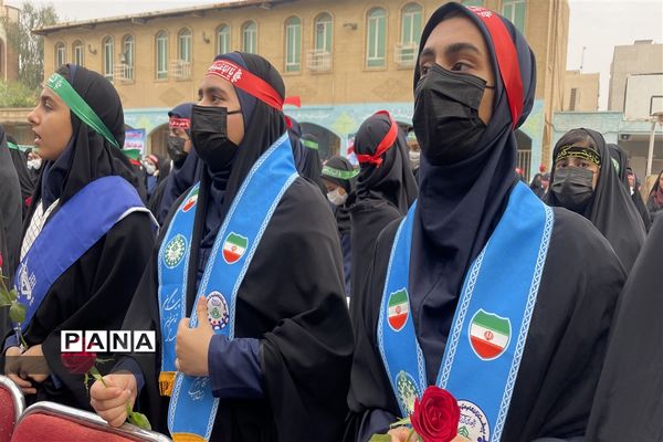 تشییع پیکر شهید‌گمنام همزمان با نواختن زنگ استانی استکبار‌ستیزی در دبیرستان شاهد رضوان