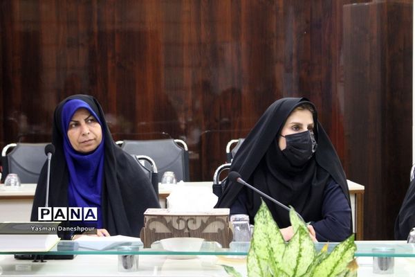 نشست مشترک مدیرکل امور بانوان و خانواده استانداری بوشهر با شورای معاونان آموزش و پرورش بوشهر