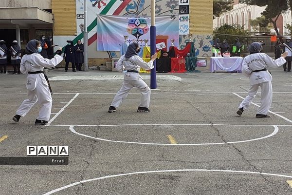 برگزاری المپیاد ورزشی درون مدرسه‌ای در دبیرستان فرزانگان چهار منطقه ۱۳