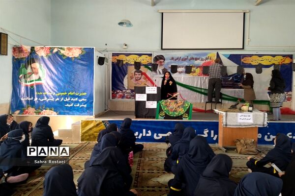 برگزاری مراسم یادبود دانش‌آموزان شهید حادثه تروریستی حرم مطهر شاهچراغ‌ در مدرسه شاهد فیض