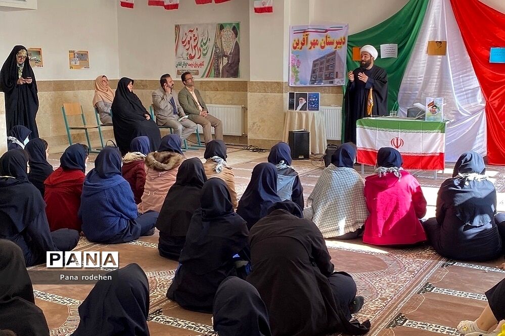 برگزاری روز نوجوان و هفته بسیج دانش‌آموزی در مدرسه مهرآفرین رودهن