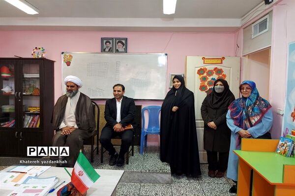 برگزاری جشن قرآن و بازدید امام جمعه از دبستان مریم ملارد