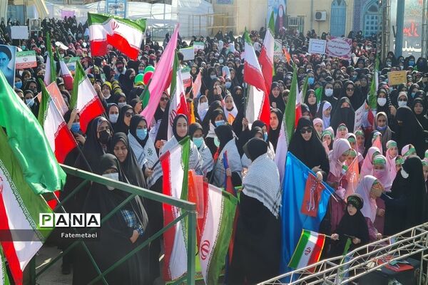 تجمع نوجوانان اهوازی همزمان با آغاز هفته بسیج دانش‌آموزی در تشییع شهید گمنام