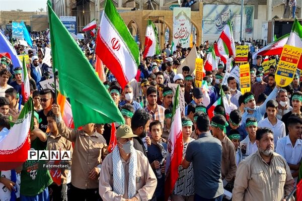 تجمع نوجوانان اهوازی همزمان با آغاز هفته بسیج دانش‌آموزی در تشییع شهید گمنام