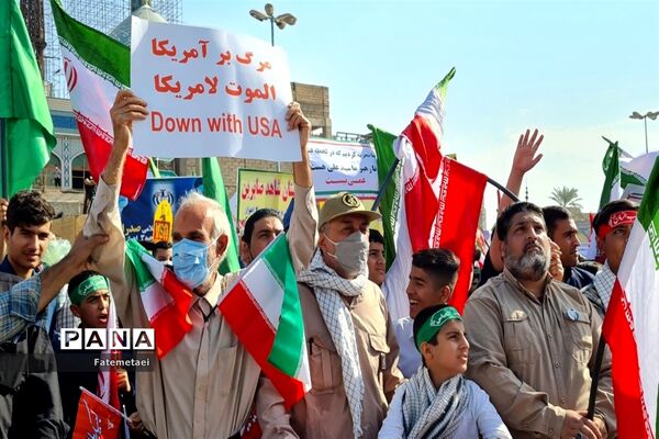 تجمع نوجوانان اهوازی همزمان با آغاز هفته بسیج دانش‌آموزی در تشییع شهید گمنام