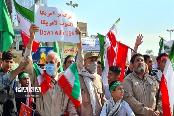 تجمع نوجوانان اهوازی همزمان با آغاز هفته بسیج دانش‌آموزی در تشییع شهید گمنام