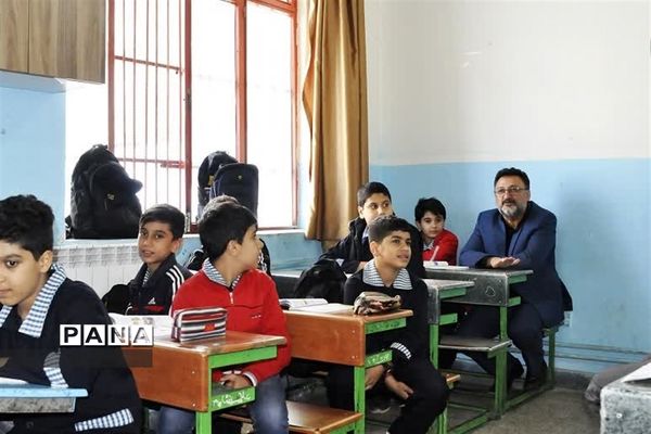 بازدید مدیر آموزش و پرورش ناحیه دو ساری از مدارس کم‌برخوردار