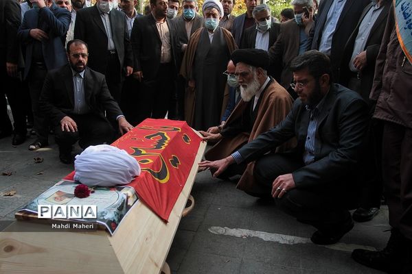 تشییع پیکر آیت‌الله حسین مفید