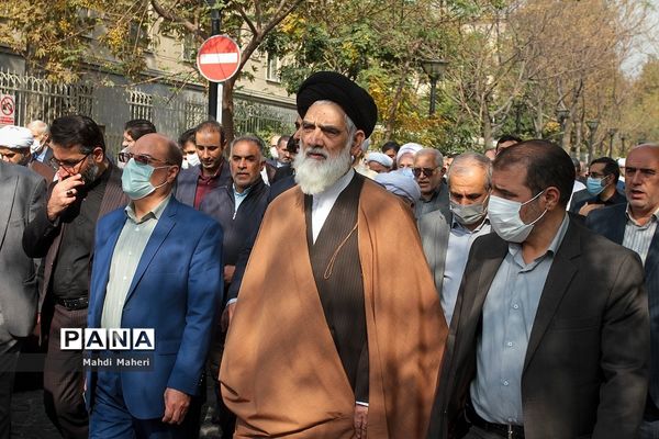 تشییع پیکر آیت‌الله حسین مفید