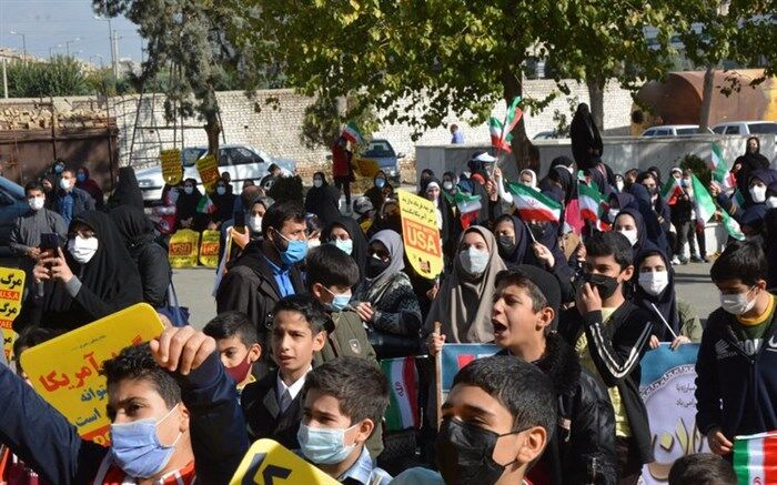 دانش‌آموزان این مرزوبوم در حمایت از دانش‌آموزان شهید، سکوت نمی‌کنند