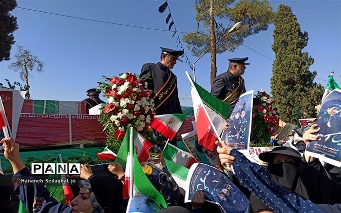 دلنوشته‌خوانی دانش‌آموزان مرودشت برای دانش‌آموزان شهید ‌در شیراز