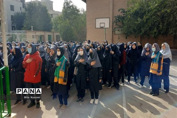 اجرای مانور پدافند غیرعامل در مدرسه دخترانه بعثت در شهرری