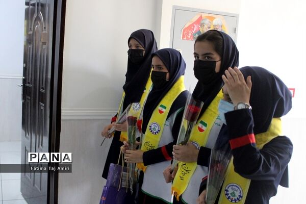 ‌دانش‌آموزان عضو سازمان دانش‌آموزی استان بوشهر روز بسیج را گرامی داشتند
