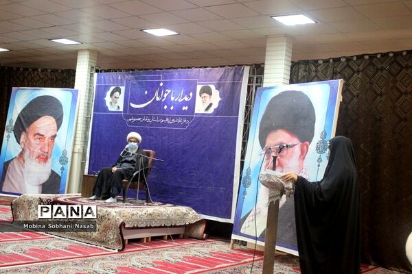 دیدار نماینده ولی فقیه در استان و امام جمعه بوشهر با جوانان