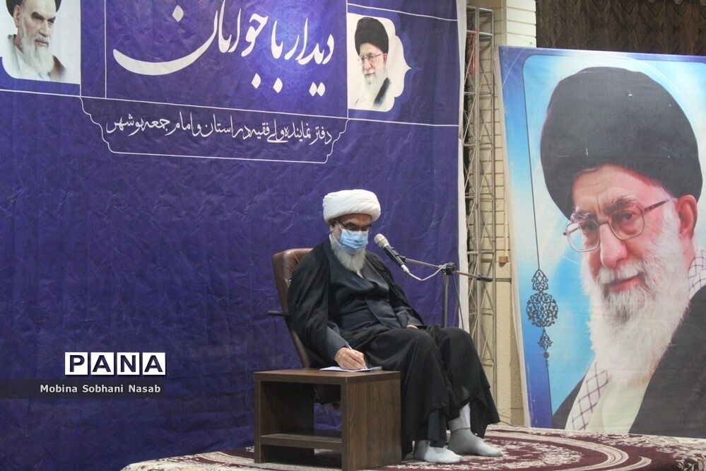 دیدار نماینده ولی فقیه در استان و امام جمعه بوشهر با جوانان