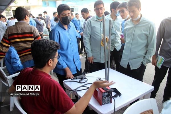 اولین دوره نمایشگاهی دستاوردهای دانش‌آموزان دبیرستان نمونه دولتی هفده شهریور