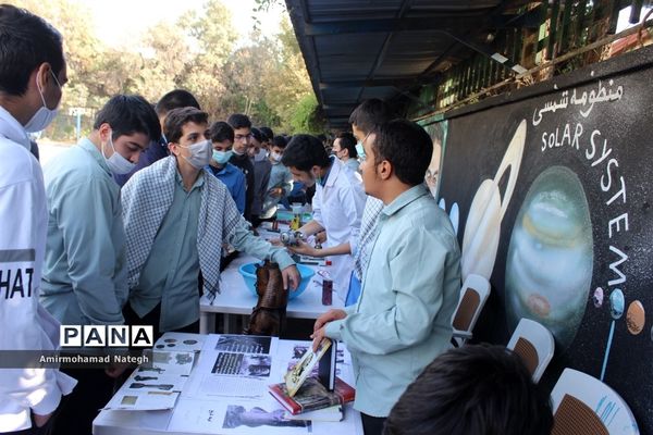 اولین دوره نمایشگاهی دستاوردهای دانش‌آموزان دبیرستان نمونه دولتی هفده شهریور