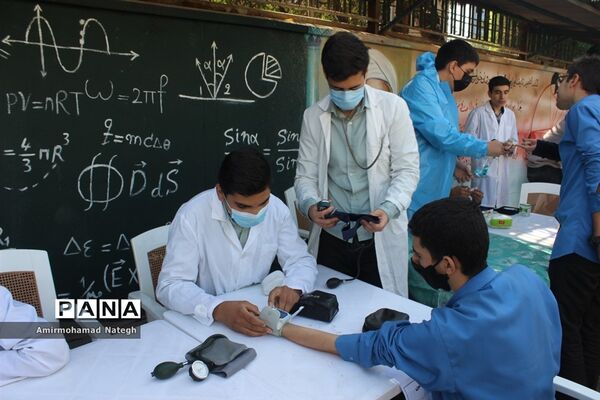 اولین دوره نمایشگاهی دستاوردهای دانش‌آموزان دبیرستان نمونه دولتی هفده شهریور