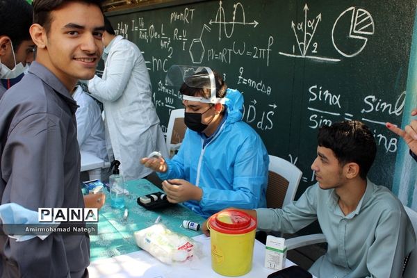 اولین دوره نمایشگاهی دستاوردهای دانش‌آموزان دبیرستان نمونه دولتی هفده شهریور