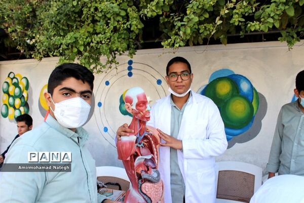 اولین دوره نمایشگاهی دستاوردهای دانش‌آموزان دبیرستان نمونه دولتی هفده شهریور