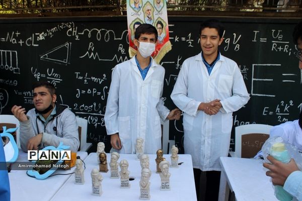 اولین دوره نمایشگاهی دستاوردهای دانش‌آموزان دبیرستان نمونه دولتی هفده شهریور