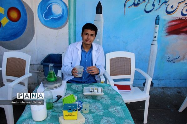 اولین دوره نمایشگاهی دستاوردهای دانش‌آموزان دبیرستان نمونه دولتی هفده شهریور