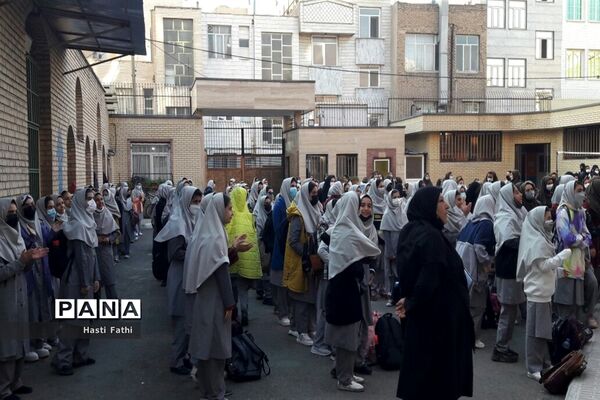 برگزاری مراسم گرامیداشت روز دانش‌آموز در مدرسه محبوبه دانش منطقه ۱۴