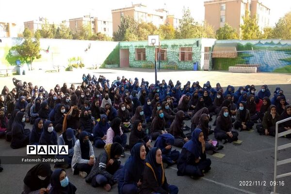 مراسم  روز دانش آموز در دبیرستان فجر منطقه ۱۴