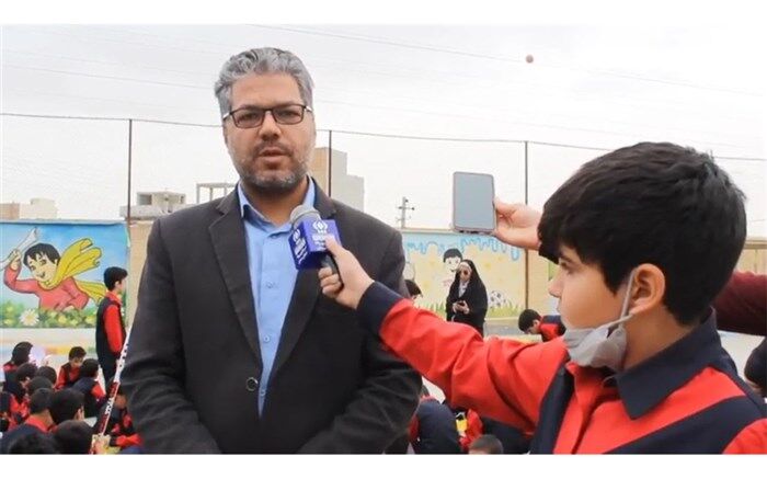 دعوت معاون پرورشی و تربیت بدنی آموزش و پرورش شهرستان سمنان از دانش آموزان جهت حضور در راهپیمایی / فیلم