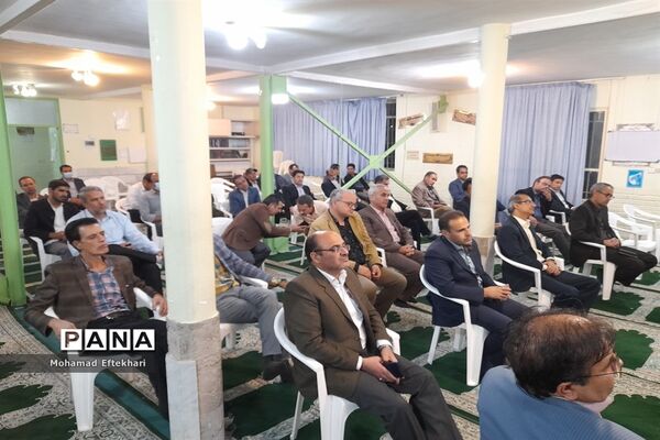نشست شورای دبیران دبیرستان پسرانه نمونه آیت‌الله خامنه‌ای کاشمر
