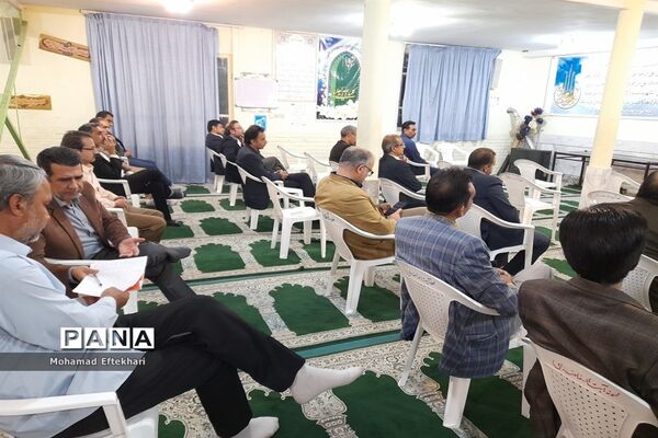 نشست شورای دبیران دبیرستان پسرانه نمونه آیت‌الله خامنه‌ای کاشمر