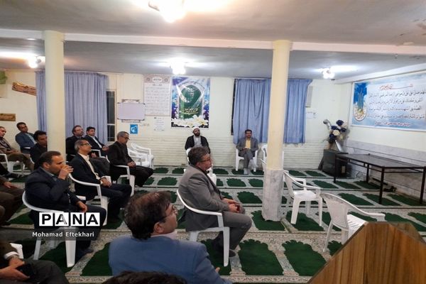 نشست شورای دبیران دبیرستان پسرانه نمونه آیت‌الله خامنه‌ای کاشمر