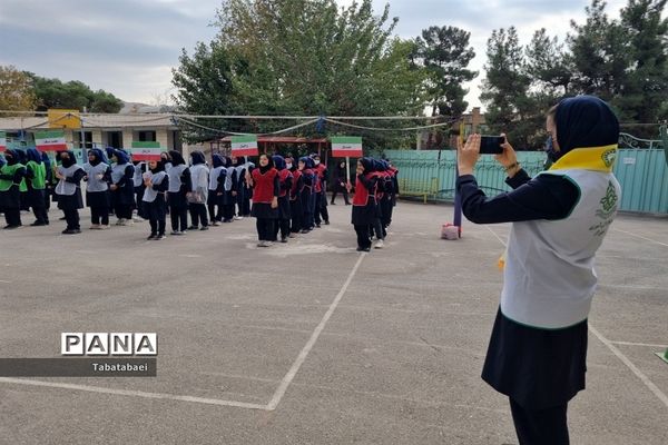 جشن المپیاد ورزشی درون مدرسه‌ای در دبیرستان زینبیه منطقه ۱۳